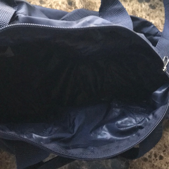 Tommy Hilfiger Duffle Bag 💙 - Picture 2 of 3